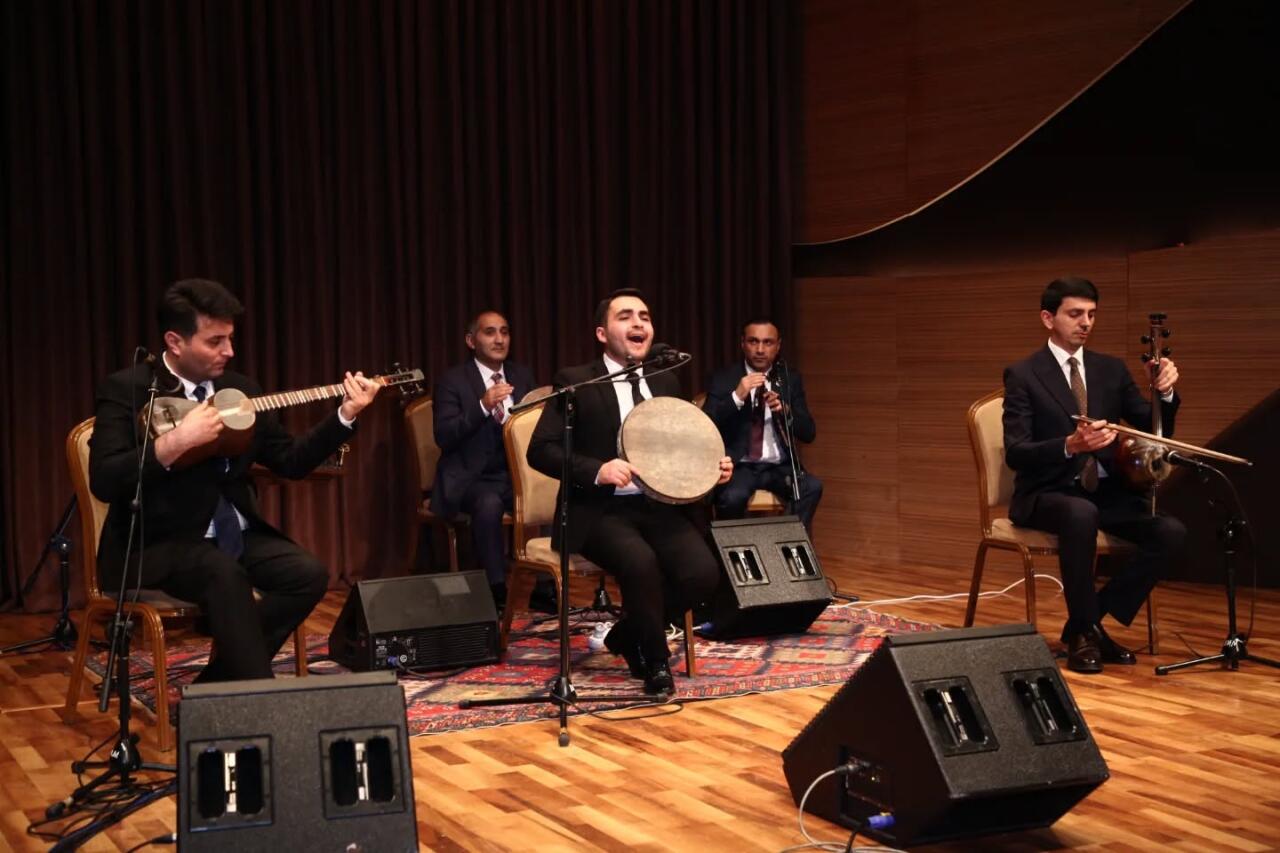 Яркие интерпретации ханенде и музыкантов представлены в рамках проекта "Muğamat axşamı"