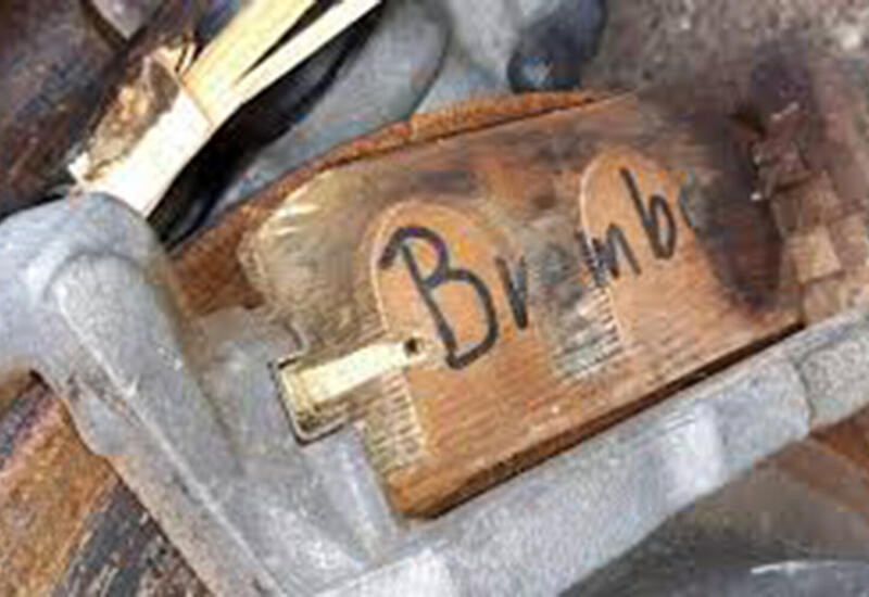 Мужчина купил автомобиль марки Mercedes и обнаружил, что на нем стоят деревянные тормоза