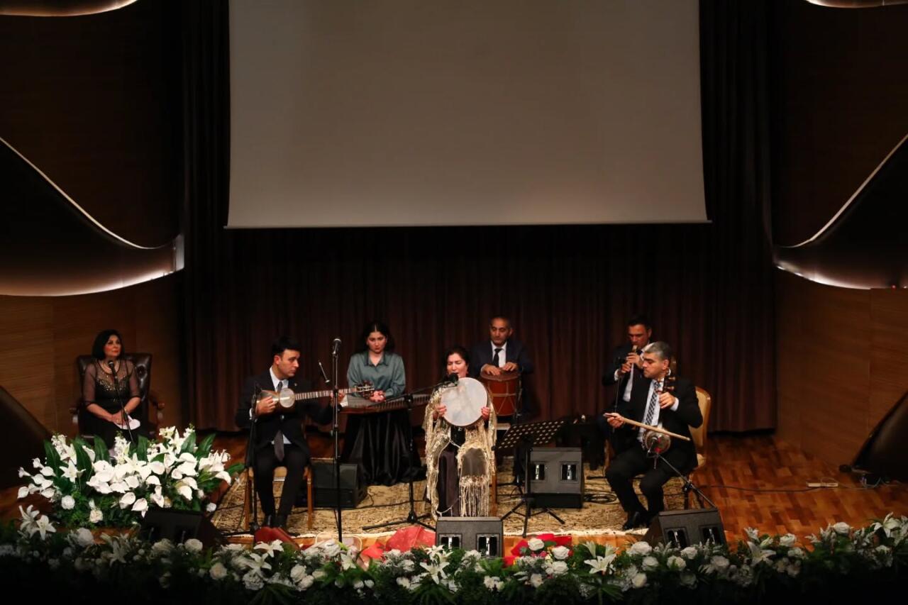 Поэтическое собрание Мирварид Дильбази - концерт Майи Джабраиловой