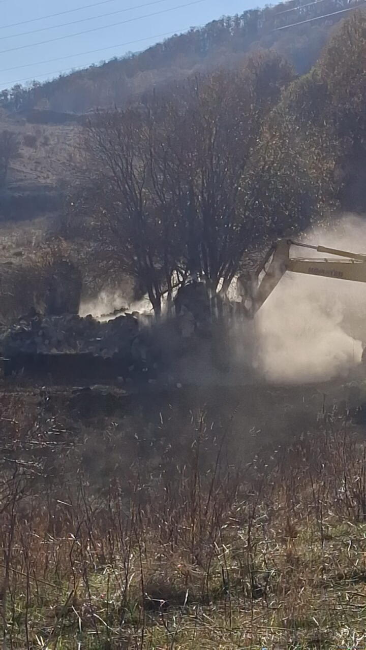 В поселке Горчу начались работы по сносу непригодных к эксплуатации зданий