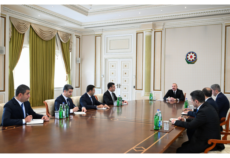 Prezident İlham Əliyev Naxçıvanda Prezidentin yeni səlahiyyətli nümayəndəsini və bir sıra rayonların icra hakimiyyətlərinə təyin olunan başçıları qəbul edib