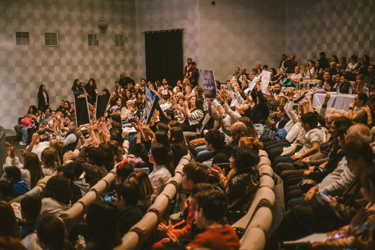 В Баку проходит Детская юниор-лига КВН