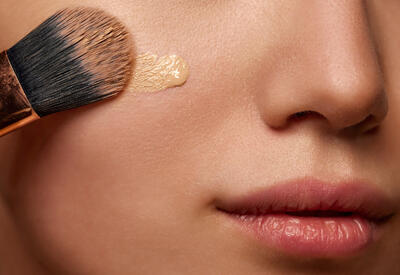 Визажист рассказала, как выбрать идеальный тональный крем на осень