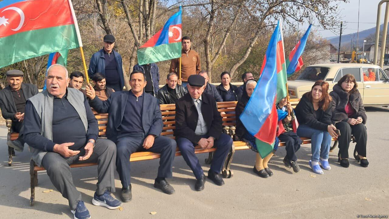 Ağdərənin Vəngli kəndinə köçürülən ailələrə mənzillərin açarları təqdim olunub