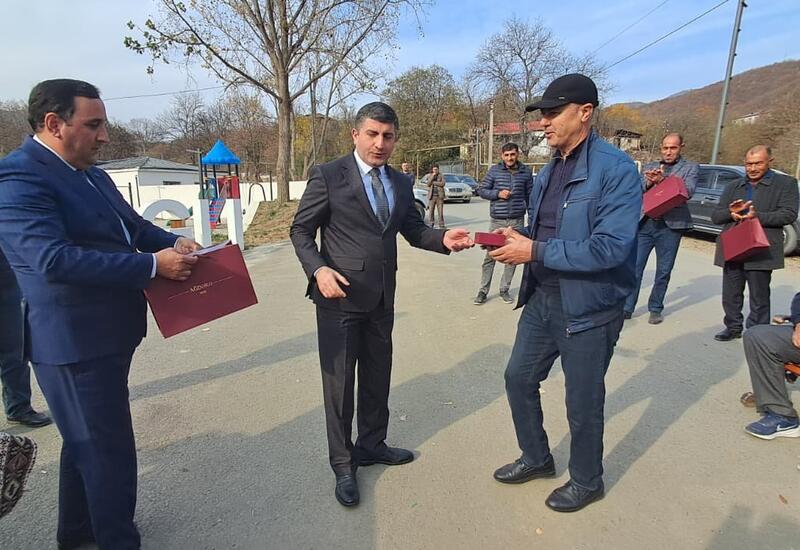 Ağdərənin Vəngli kəndinə köçürülən ailələrə mənzillərin açarları təqdim olunub