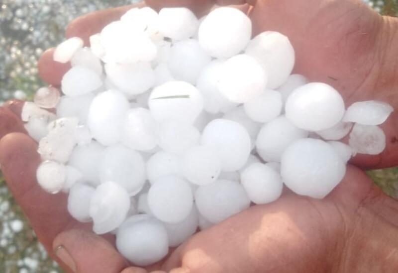 Буэнос-Айрес засыпало крупным градом