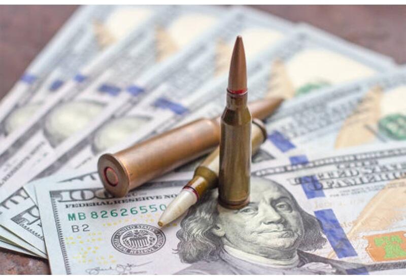 Зеленский на экране, «Карлсон» в тени: кто крутит вентилятор войны и денег?