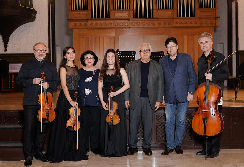 В Баку создали музыкальный остров