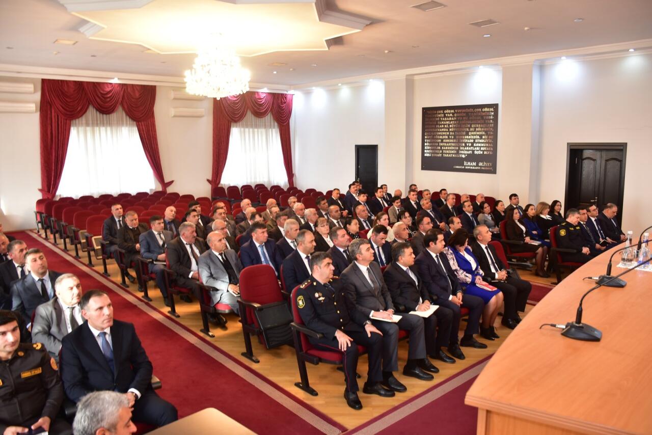 Qaxın yeni icra başçısı kollektivə təqdim olunub