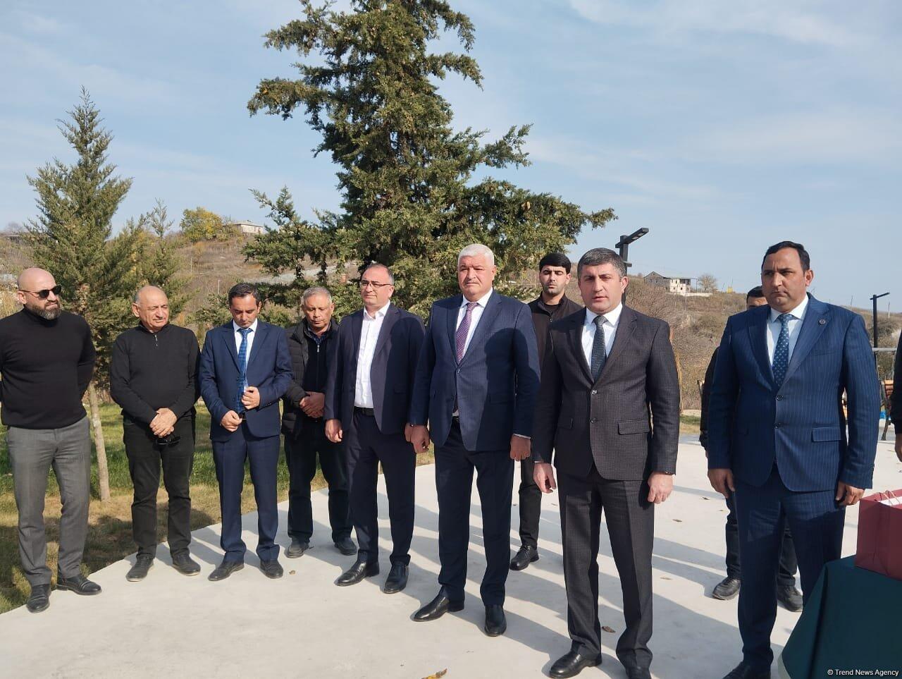 Ağdərənin Vəngli kəndinə köçürülən ailələrə mənzillərin açarları təqdim olunub