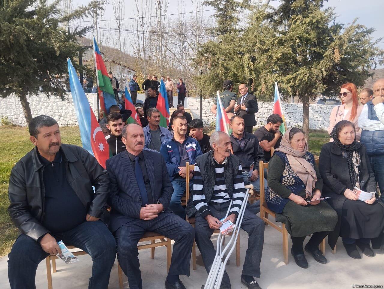 Ağdərənin Vəngli kəndinə köçürülən ailələrə mənzillərin açarları təqdim olunub