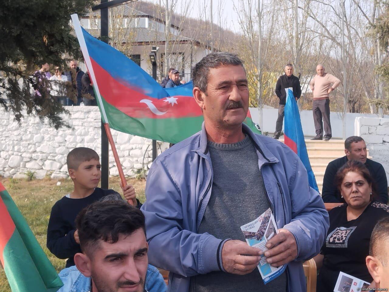 Ağdərənin Vəngli kəndinə köçürülən ailələrə mənzillərin açarları təqdim olunub