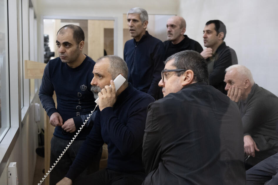 Ermənistan vətəndaşlarının məhkəməsində təqsirləndirilən şəxslərin cəzalandırılmasına dair prokurorların təklifləri səsləndirilib