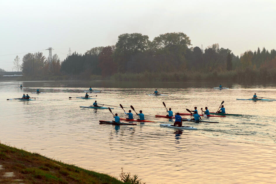 Heydər Əliyev Fondunun vitse-prezidenti Leyla Əliyeva Mingəçevirdə yerləşən avarçəkmə bazasında idmançılarla görüşüb