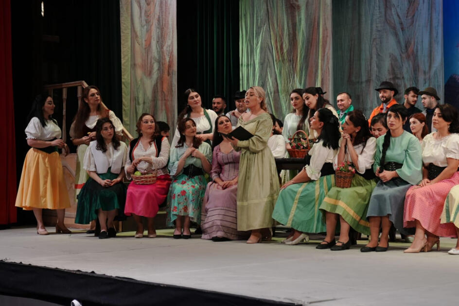 Азербайджанский театр оперы и балета представил спектакль «Любовный напиток»