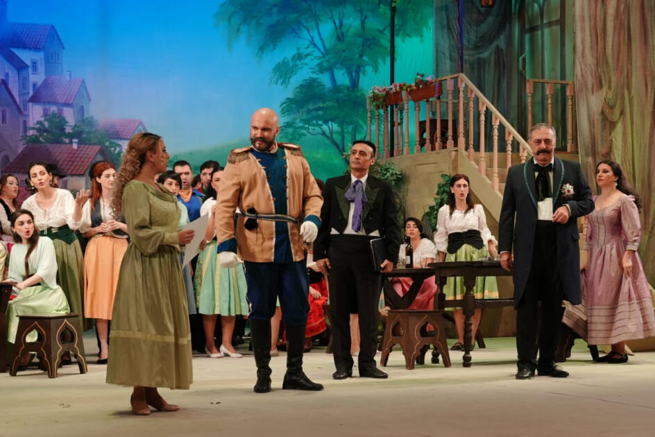 Азербайджанский театр оперы и балета представил спектакль «Любовный напиток»