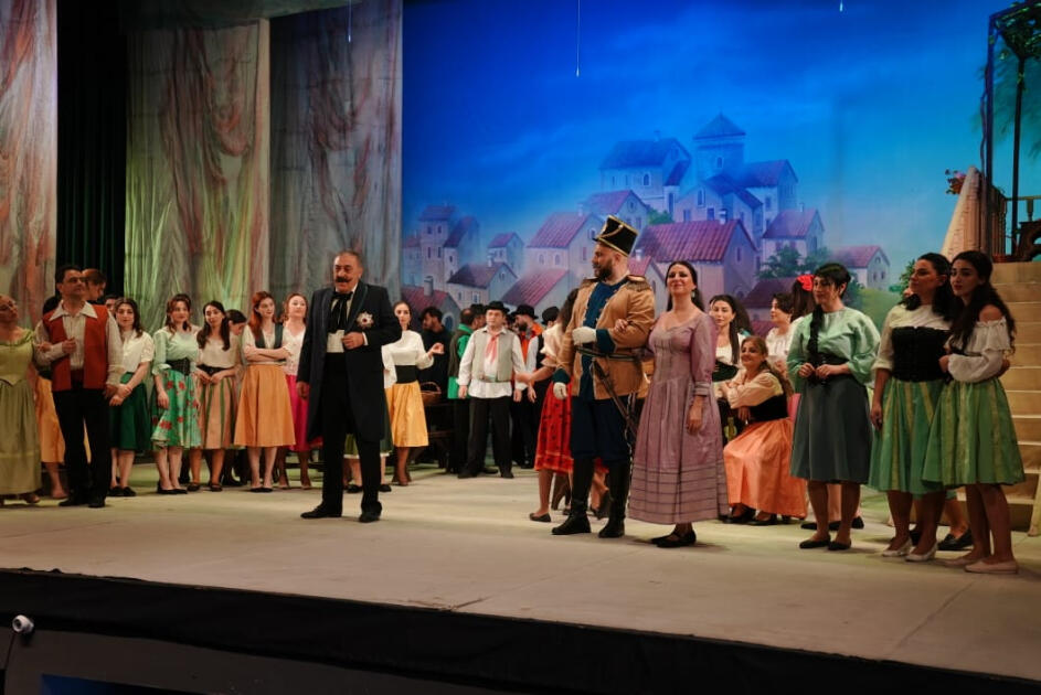 Азербайджанский театр оперы и балета представил спектакль «Любовный напиток»