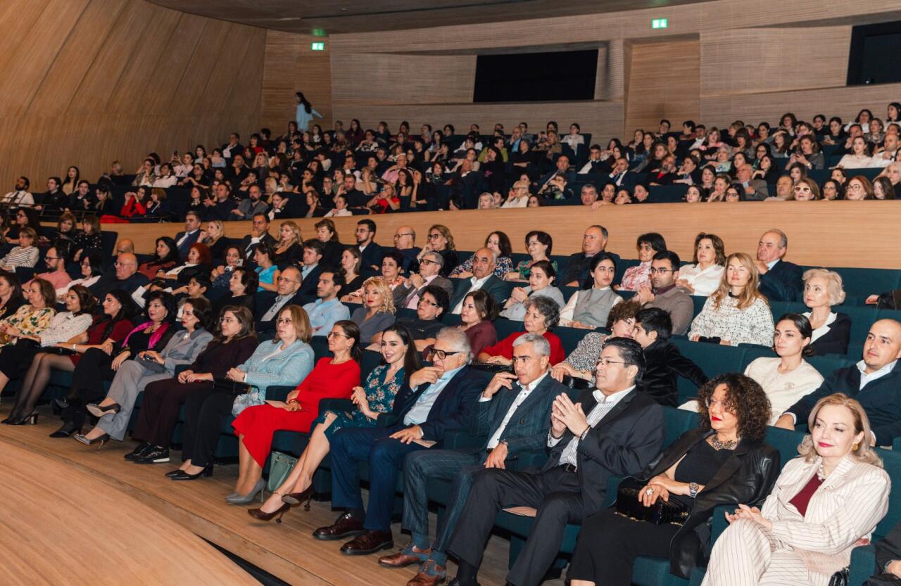 Вице-президент Фонда Гейдара Алиева Лейла Алиева присутствовала на концерте Пласидо Доминго в Центре Гейдара Алиева