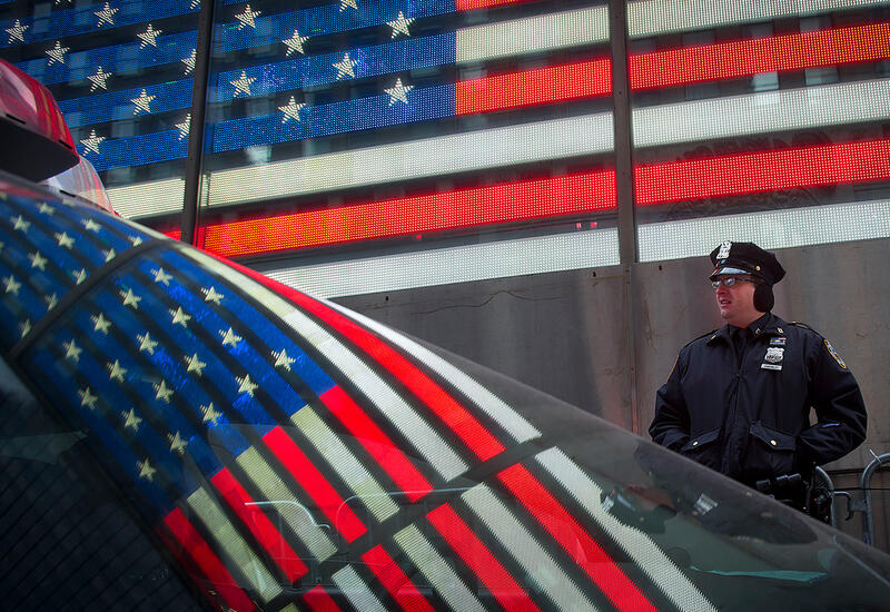 В США полицейские из кортежа Вэнса попали в ДТП