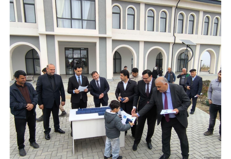 Семьям, переселившимся в село Хыдырлы Агдамского района, вручили ключи от квартир