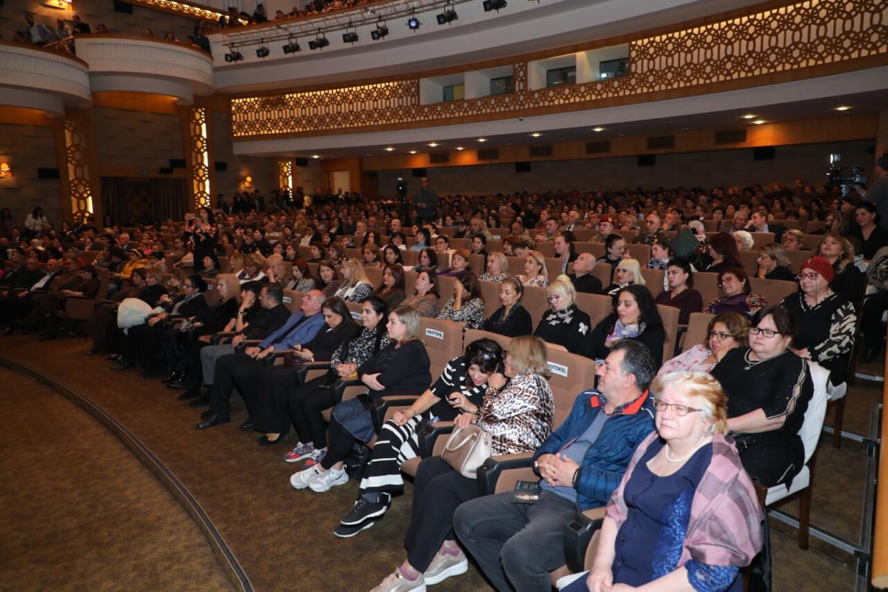 Не могу забыть. Амалия Панахова