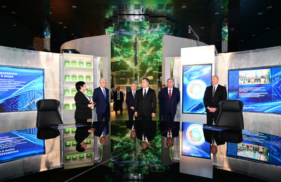 Prezident İlham Əliyev Daşkənddə İslam Sivilizasiyası Mərkəzi ilə tanış olub