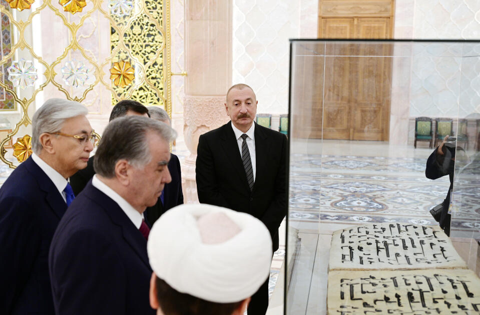 Prezident İlham Əliyev Daşkənddə İslam Sivilizasiyası Mərkəzi ilə tanış olub