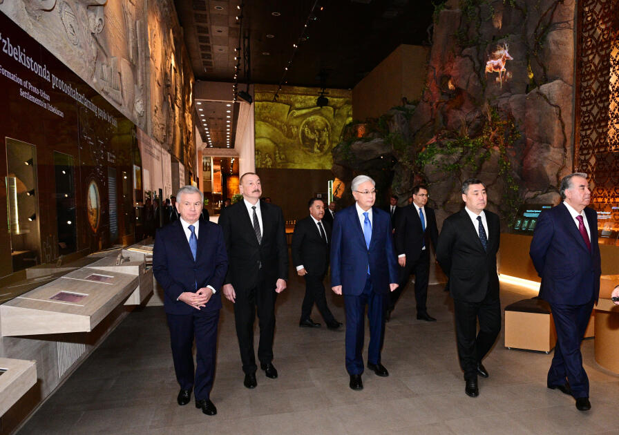 Президент Ильхам Алиев ознакомился с Центром исламской цивилизации в Ташкенте