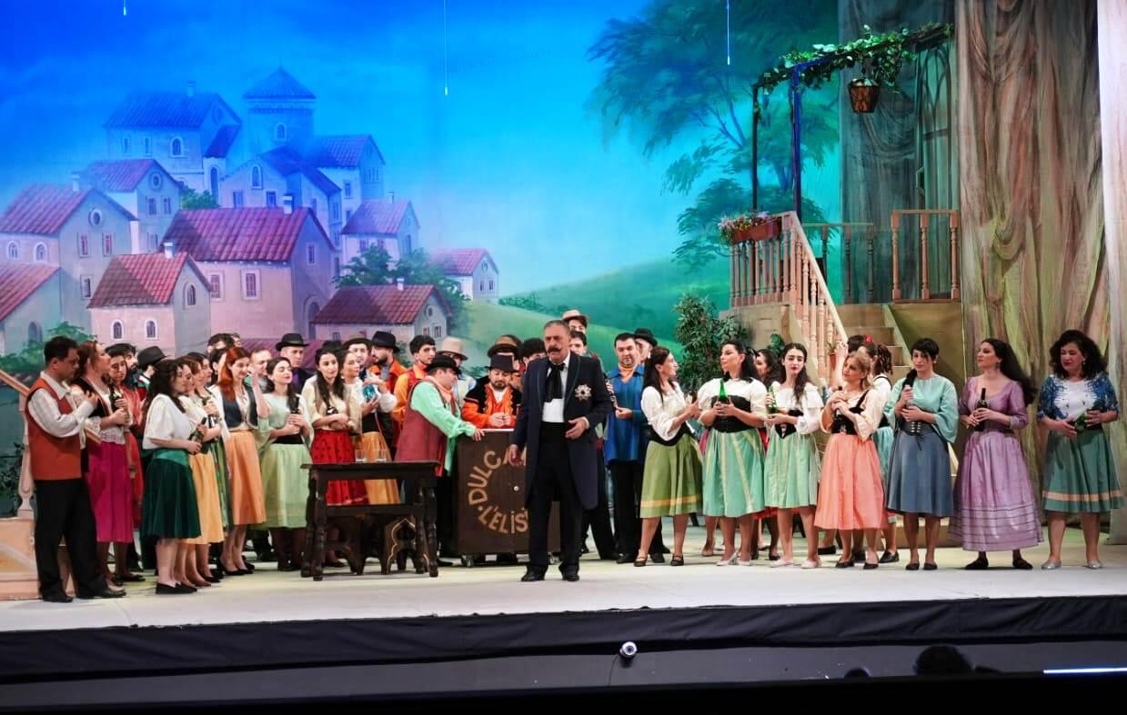 В Баку развернулись итальянские страсти с любовным зельем