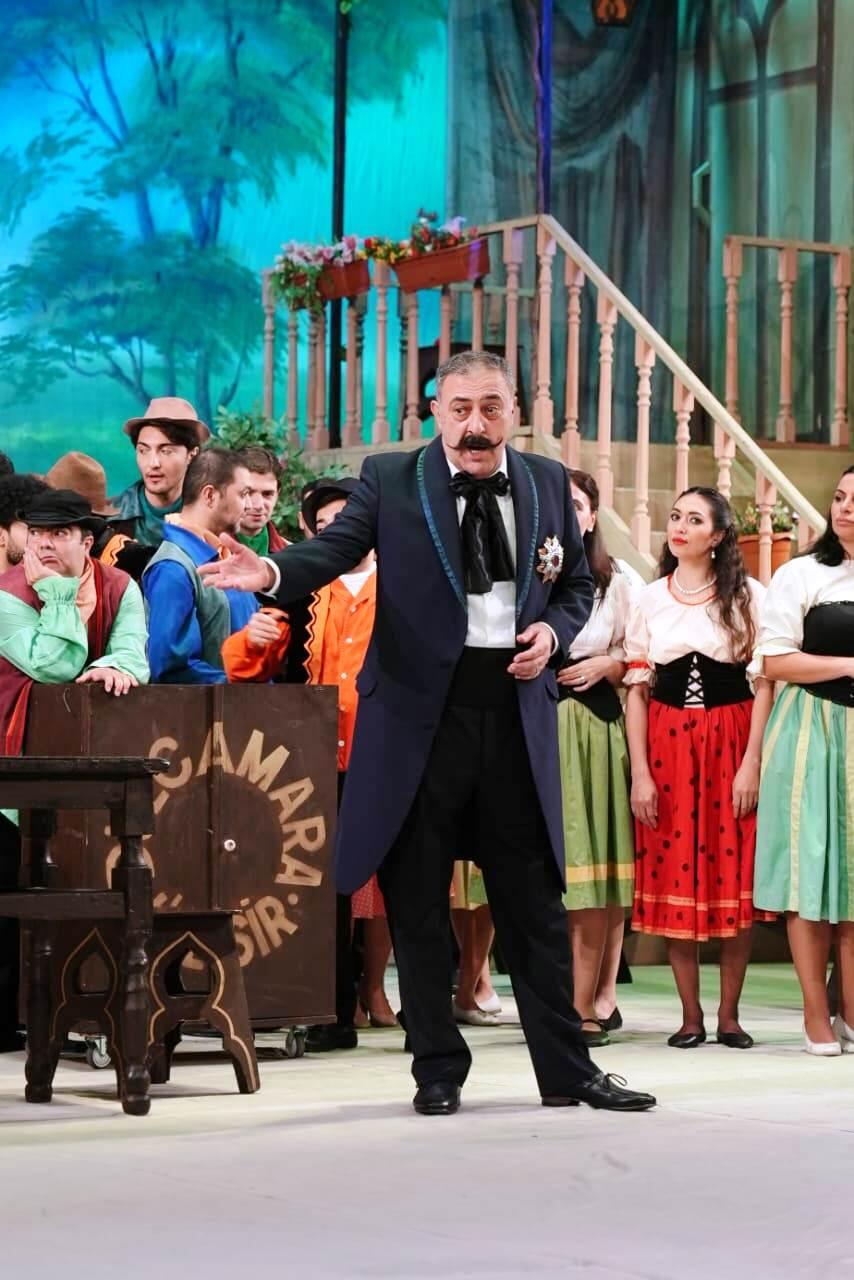 В Баку развернулись итальянские страсти с любовным зельем