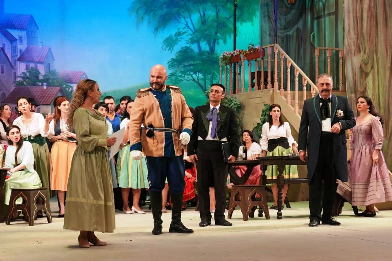 В Баку развернулись итальянские страсти с любовным зельем