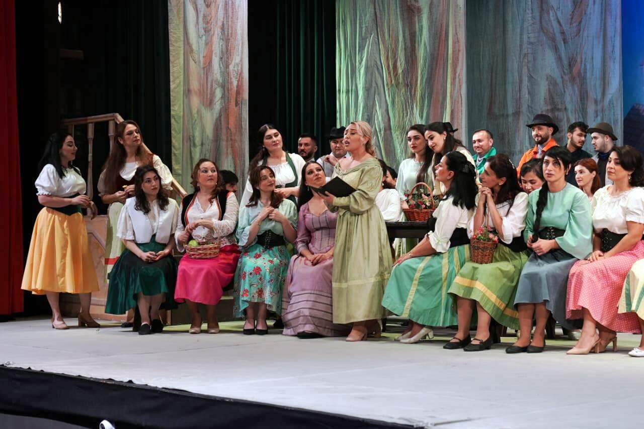 В Баку развернулись итальянские страсти с любовным зельем