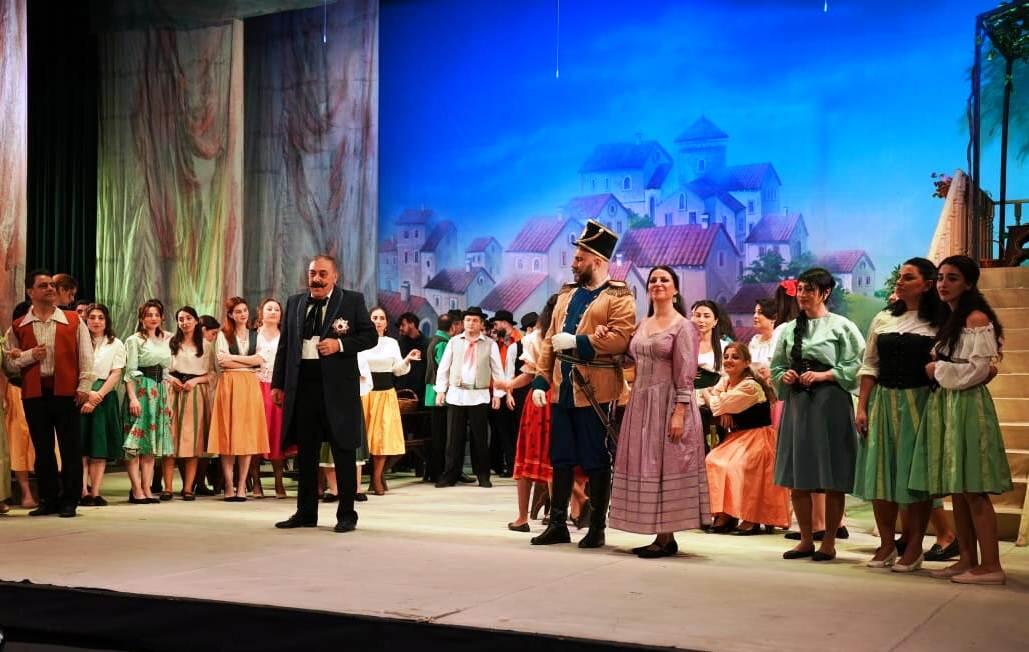 В Баку развернулись итальянские страсти с любовным зельем