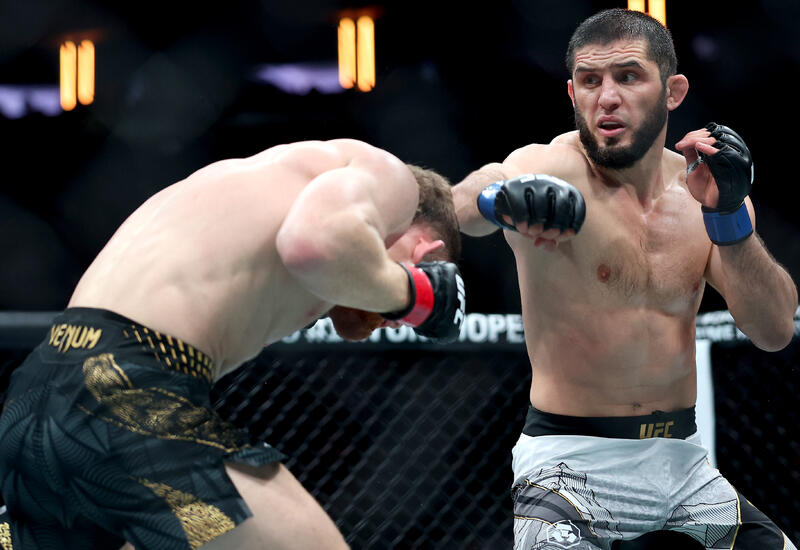 Махачев победил Маддалену и завоевал титул чемпиона UFC в полусреднем весе