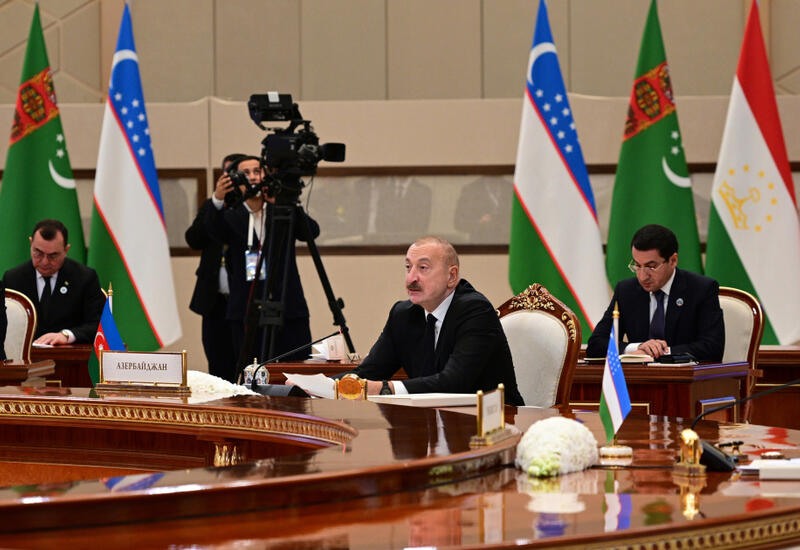 Президент Ильхам Алиев отметил большой вклад Шавката Мирзиёева в развитие узбекско-азербайджанских отношений