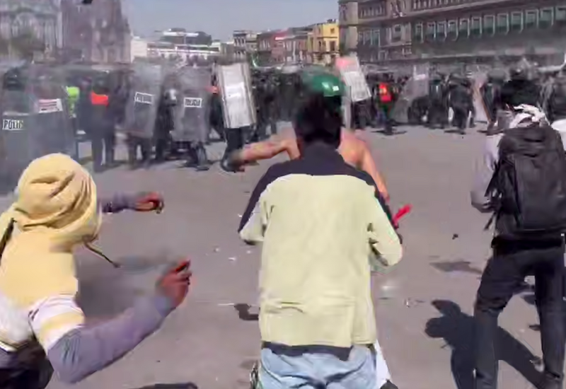 Масштабные протесты в Мексике: начались столкновения с полицией
