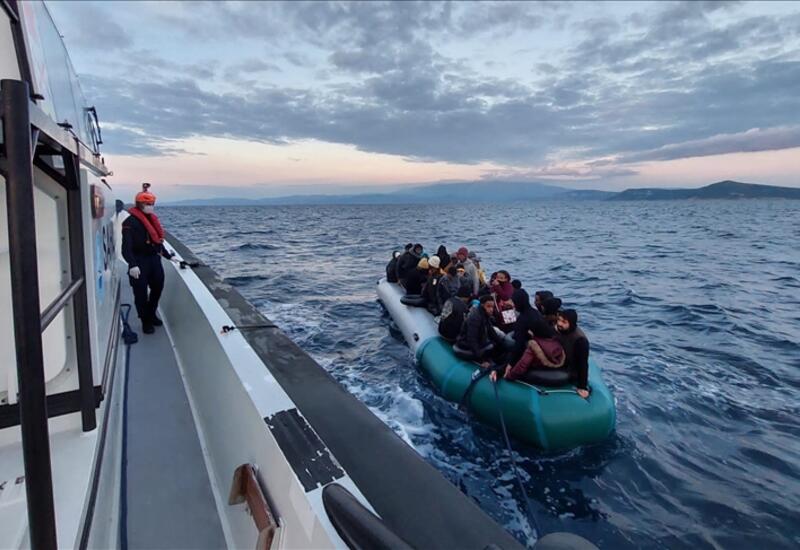 У берегов турецкого Измира спасли десятки нелегальных мигранта