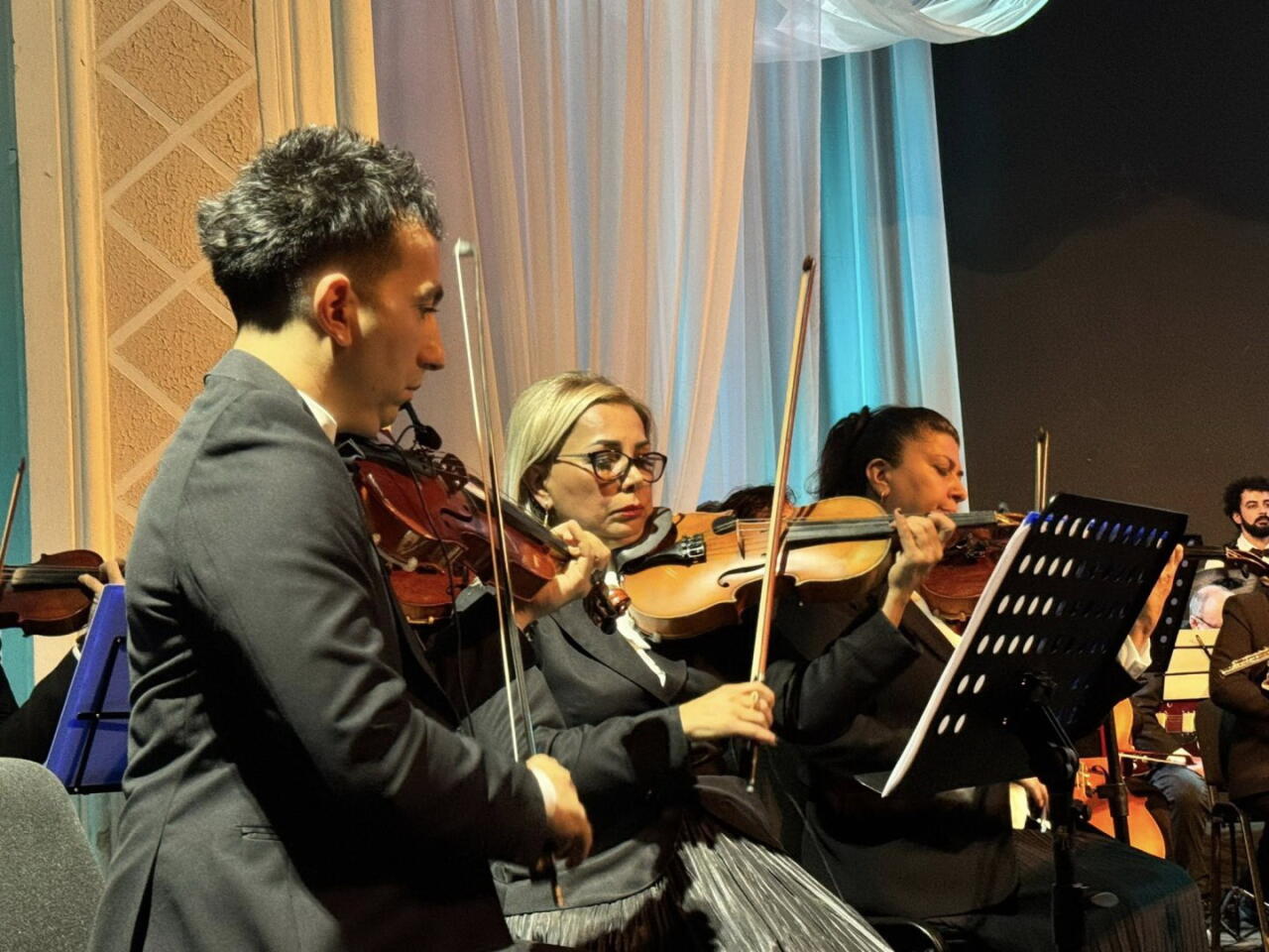 Когда театральная сцена Баку превращается в музыкальное кино