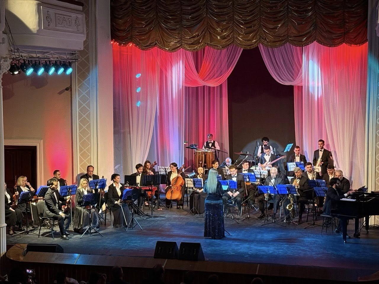 Когда театральная сцена Баку превращается в музыкальное кино