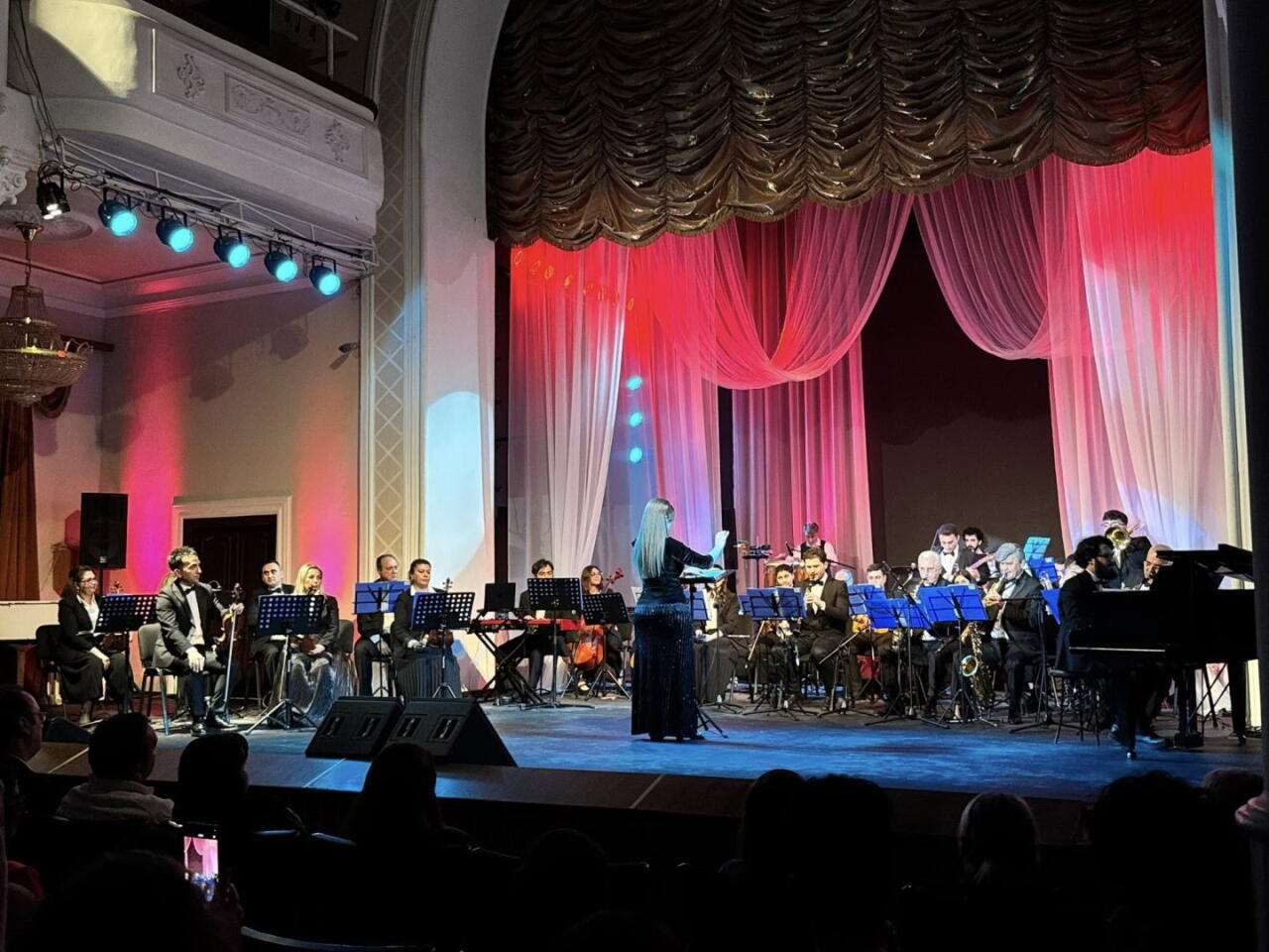 Когда театральная сцена Баку превращается в музыкальное кино