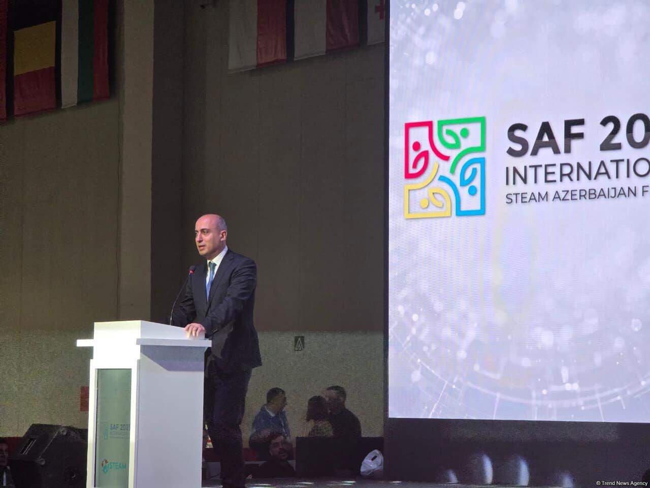 В Баку проходит церемония открытия Международного фестиваля STEAM Azerbaijan