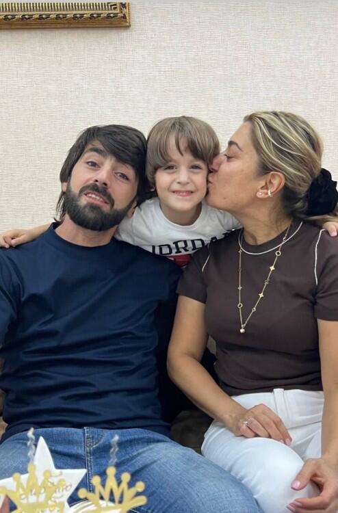 Elşad Xose xanımı ilə