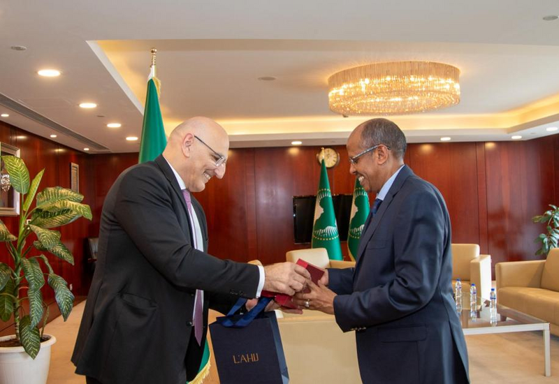 Эльчин Амирбеков встретился с председателем Комиссии Африканского союза