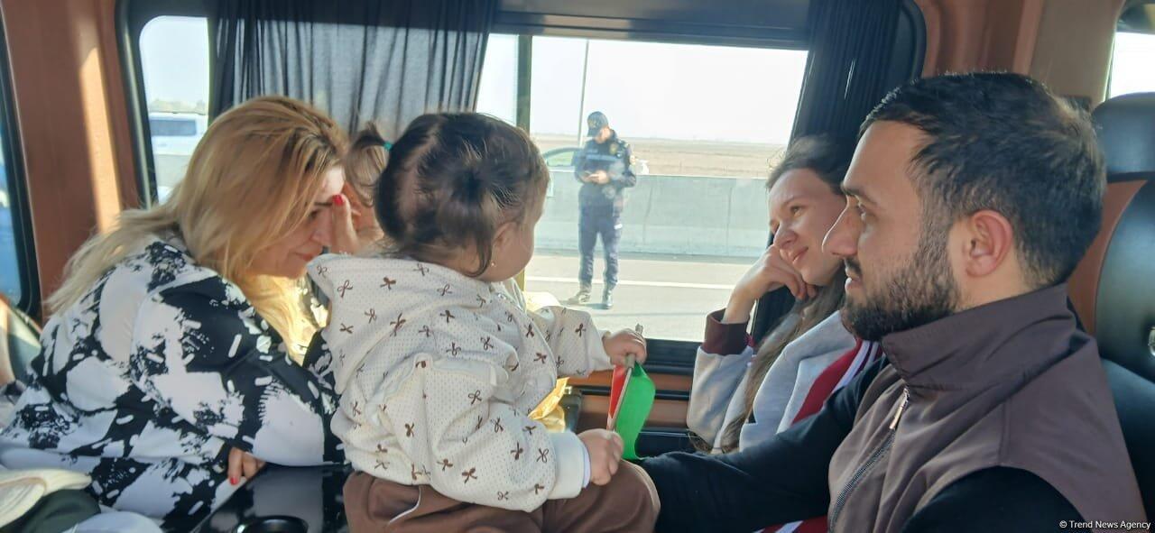 В село Хыдырлы Агдамского района отправилась очередная группа бывших вынужденных переселенцев