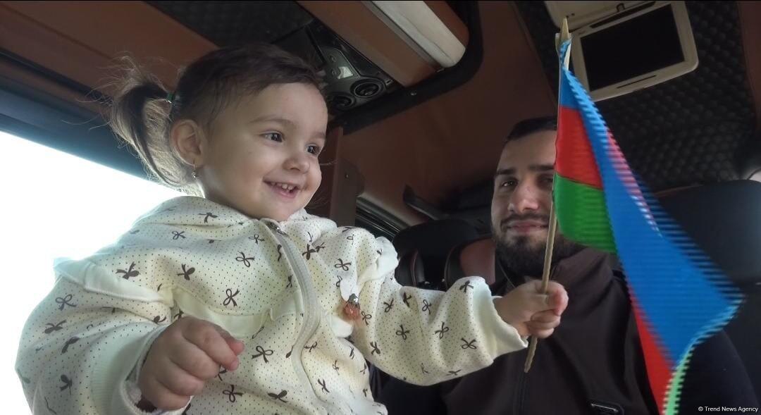 В село Хыдырлы Агдамского района отправилась очередная группа бывших вынужденных переселенцев