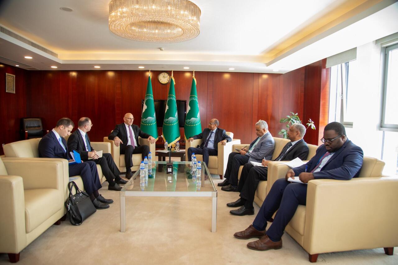 Эльчин Амирбеков встретился с председателем Комиссии Африканского союза