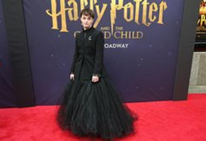 Сыгравший сына Драко Малфоя актер смутил фанатов выходом в платье