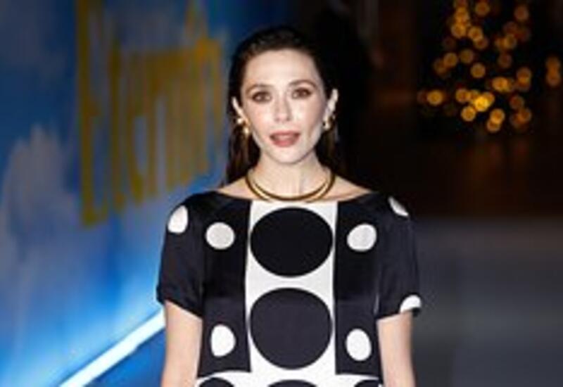 Образ известной актрисы на премьере фильма прозвали мешком с узором в сети