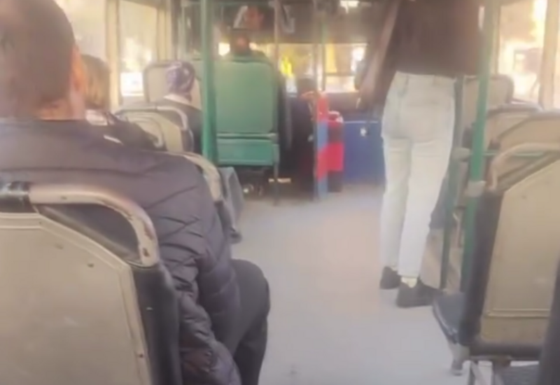 В Баку произошел инцидент в автобусе из-за музыки
