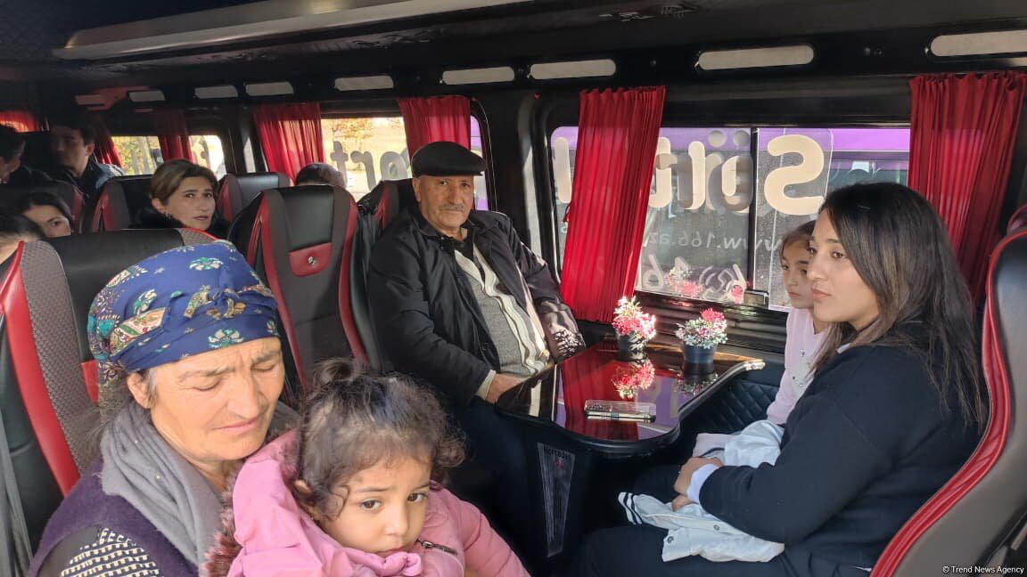 В село Гасанриз направлена новая группа бывших вынужденных переселенцев